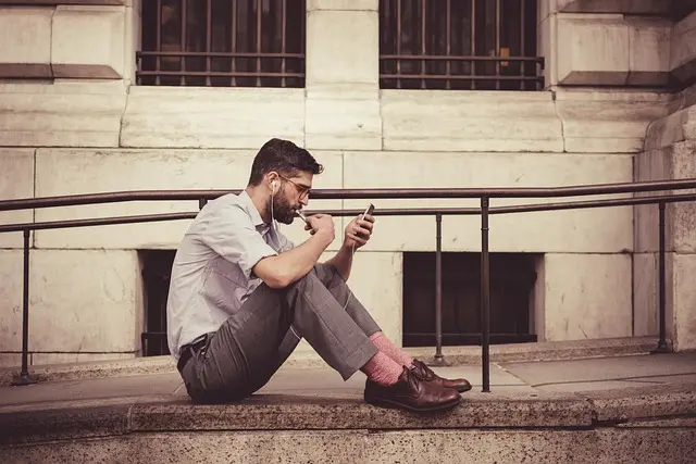 The Pros and Cons of Switching to an eSIM Phone